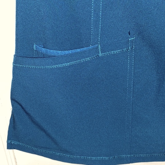 Cherokee Infinity V Neck Scrub top two front pockets size XS in Caribbean Blue - Picture 3 of 10